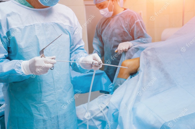 knee surgeon